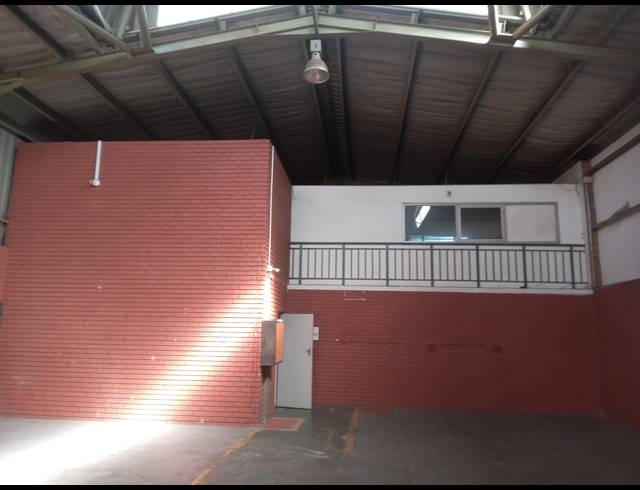 320M² OFFICE TO LET IN JET PARK